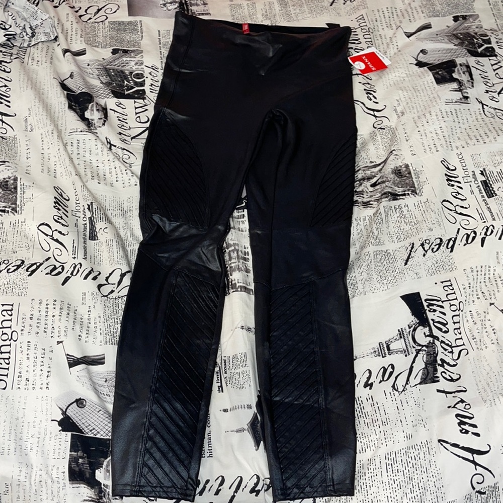 PETITE FAUX LEATHER SPANX LEGGINGS